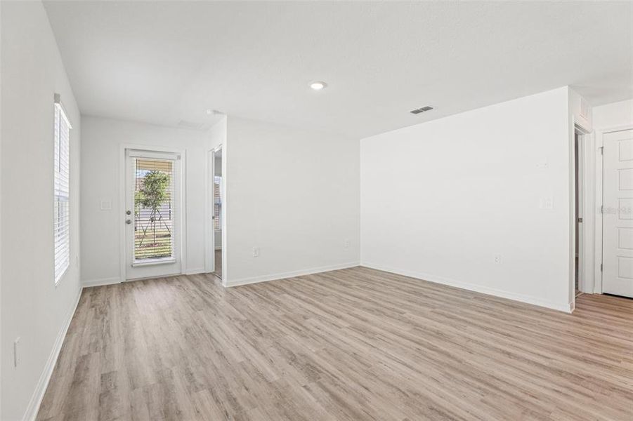 Spacious, unfurnished interior of a new home in Villamar, Winter Haven (Image 19).