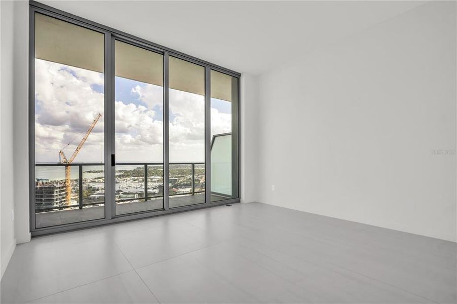 Spacious, unfurnished interior of a new home in , St. Petersburg (Image 30).