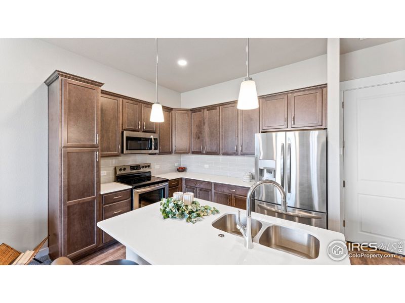 Kitchen - photos not of actual unit - finishes may vary Kitchen - photos not of actual unit - finishes may vary