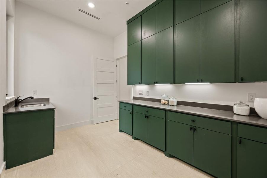 Furnished interior view inside a new home in , Southlake (Image 28).