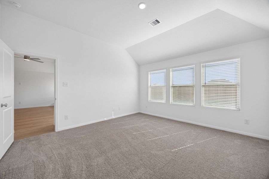 Spacious, unfurnished interior of a new home in Riviera Pines, Huffman (Image 26).