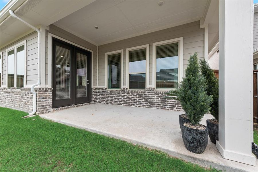 Exterior details and patio area of a home in Bayside, Rowlett (Image 3).