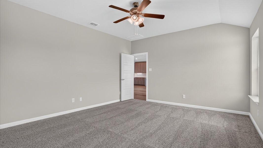 Spacious, unfurnished interior of a new home in Sandstone Estates, Granbury (Image 19).