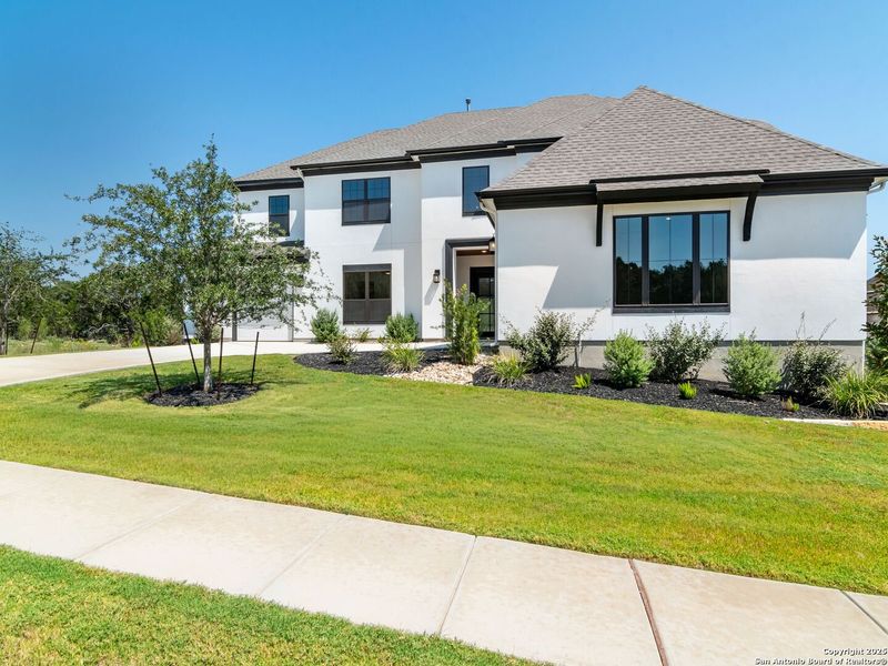 Image 40 of a home in Verandas at the Rim.