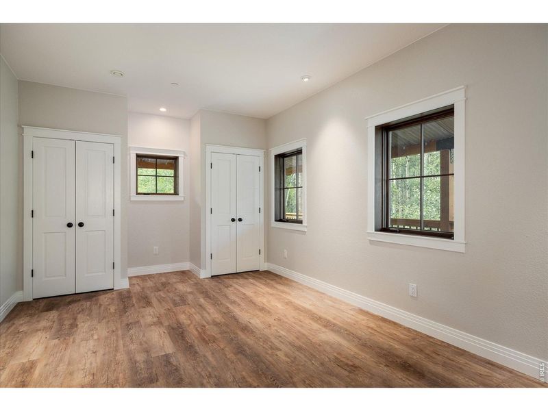 Spacious, unfurnished interior of a new home in , Golden (Image 24).