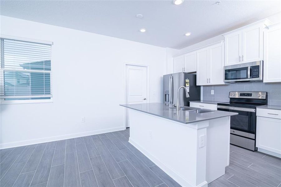Furnished interior view inside a new home in , Orlando (Image 6).