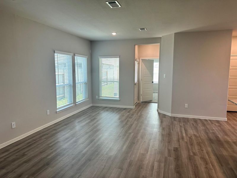 Spacious, unfurnished interior of a new home in , Iowa Colony (Image 13).