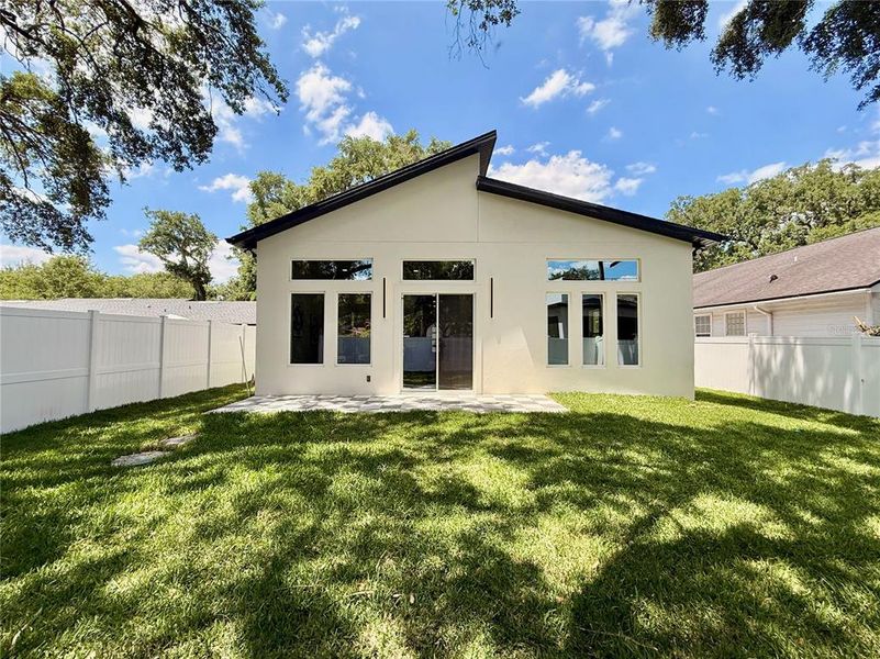 Exterior details and patio area of a home in , Orlando (Image 3).