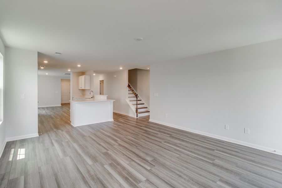 Spacious, unfurnished interior of a new home in Ellington, Elgin (Image 25).