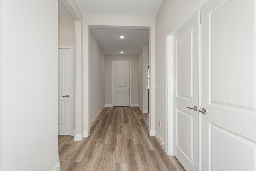 Spacious, unfurnished interior of a new home in Pasadena Woods, Wesley Chapel (Image 20). Spacious, unfurnished interior of a new home in Pasadena Woods, Wesley Chapel (Image 20).