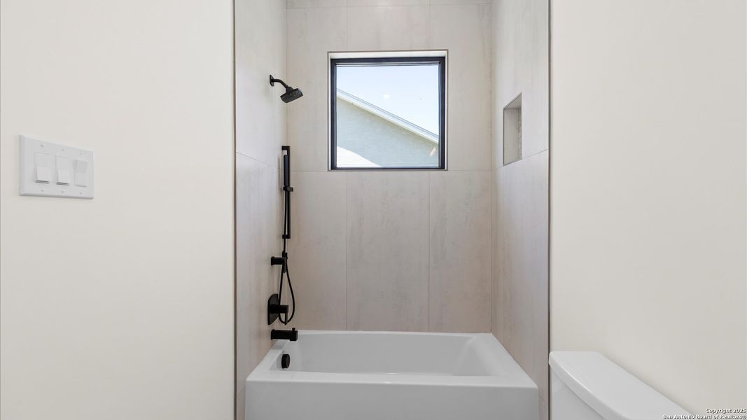 Furnished interior view inside a new home in , Blanco (Image 11).