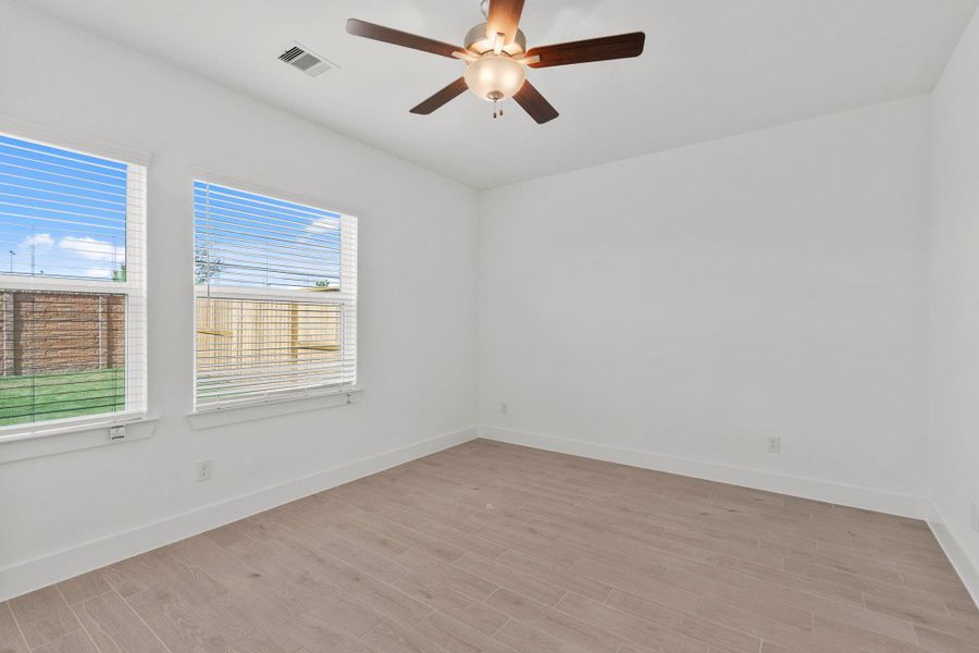 Spacious, unfurnished interior of a new home in Meridiana, Iowa Colony (Image 14).