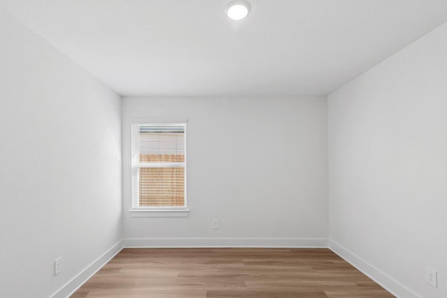 Spacious, unfurnished interior of a new home in Lone Star Landing, Montgomery (Image 34).