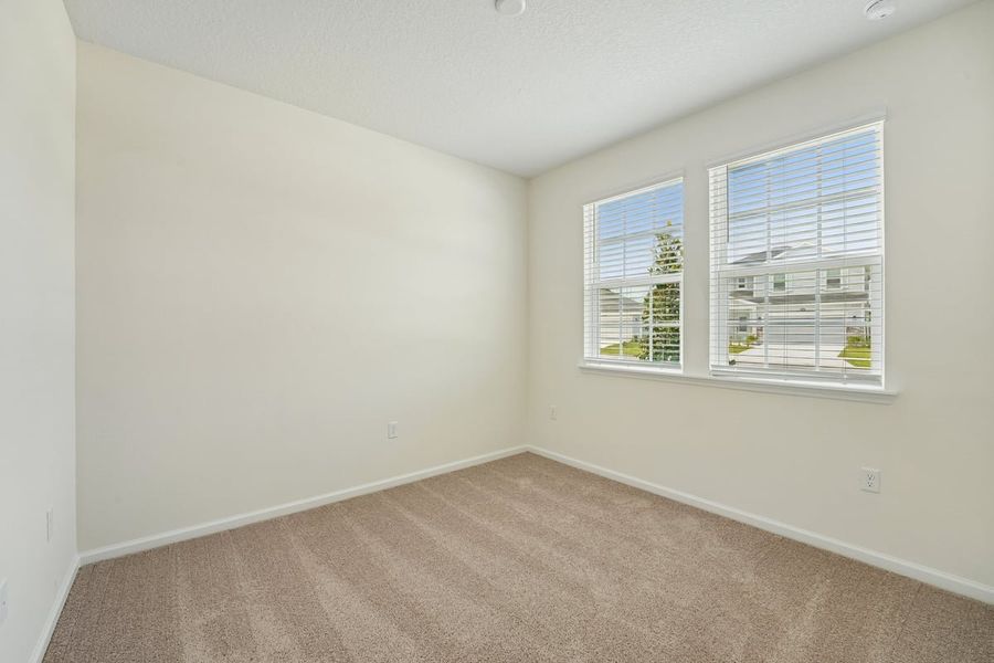 Spacious, unfurnished interior of a new home in Hawkes Meadow, Jacksonville (Image 15).