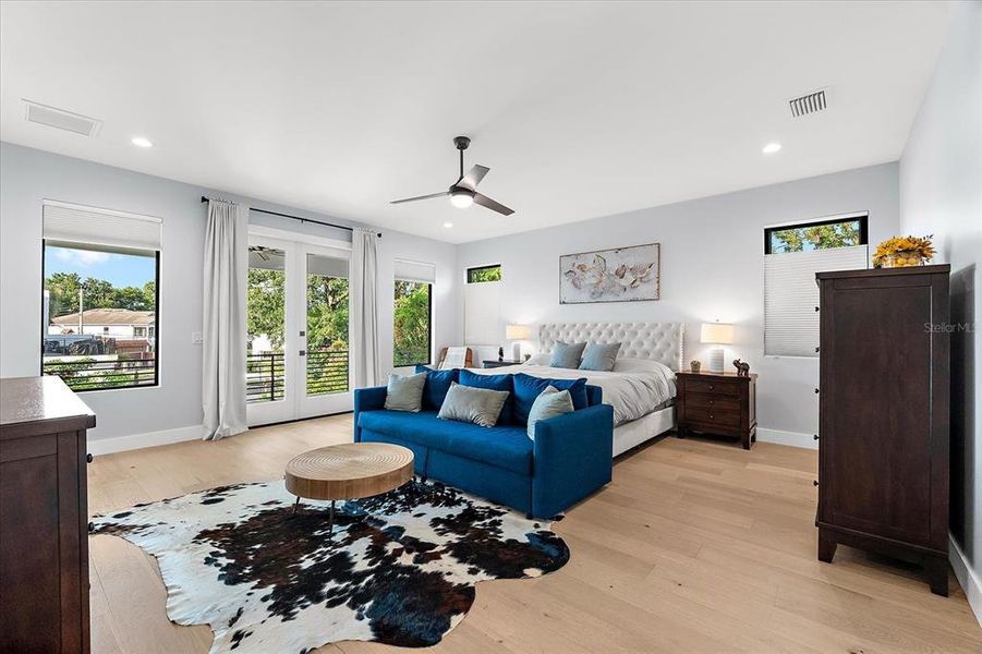 Furnished interior view inside a new home in , Tampa (Image 71).