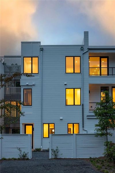 Condo located in Chattahoochee Hills, GA showcasing its design and architecture (Image 5).
