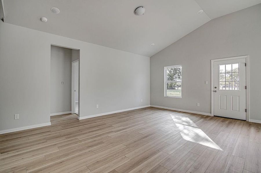 Spacious, unfurnished interior of a new home in , Fort Worth (Image 15).