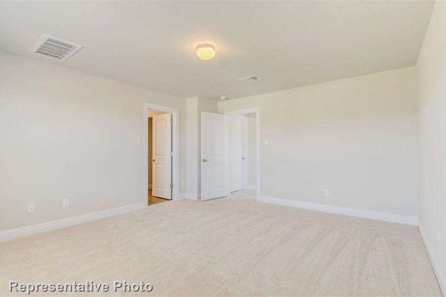 Representative unfurnished interior of a home built from the Harvest Ridge 1782 by Brohn Homes in Harvest Ridge, Elgin (Image 9).