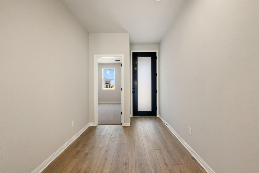 Spacious, unfurnished interior of a new home in Rolling Glen, Hutto (Image 25).