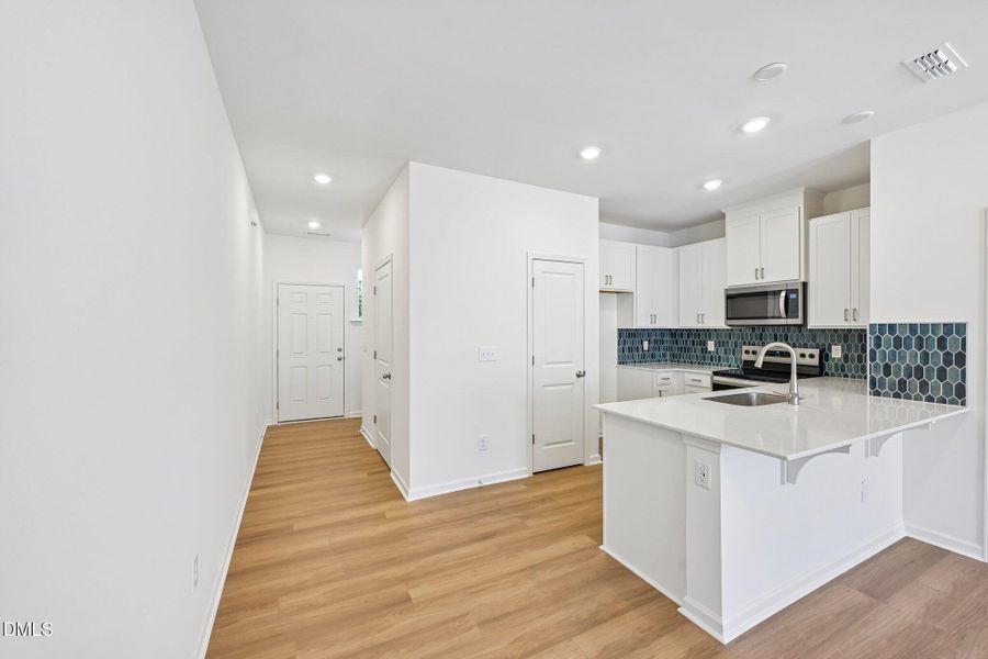 14-web-or-mls-Glen Lyon Drive-S2204-014