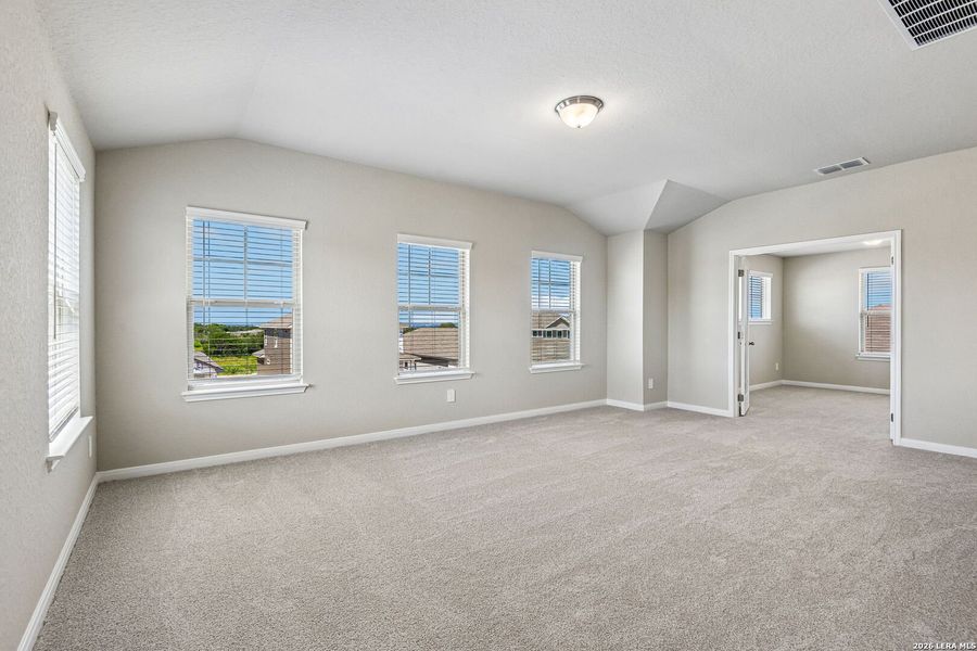 Spacious, unfurnished interior of a new home in Royal Crest, San Antonio (Image 45).