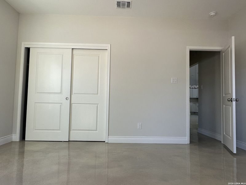 Spacious, unfurnished interior of a new home in , San Antonio (Image 17).