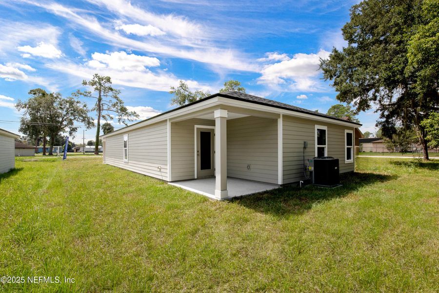 Exterior details and patio area of a home in , Green Cove Springs (Image 32).