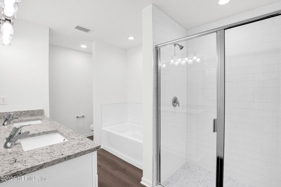 Furnished interior view inside a new home in , Palatka (Image 12).