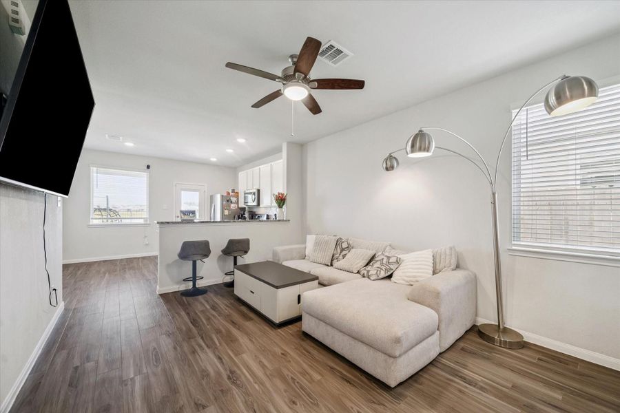 Furnished interior view inside a new home in Granger Pines, Conroe (Image 10). Furnished interior view inside a new home in Granger Pines, Conroe (Image 10).