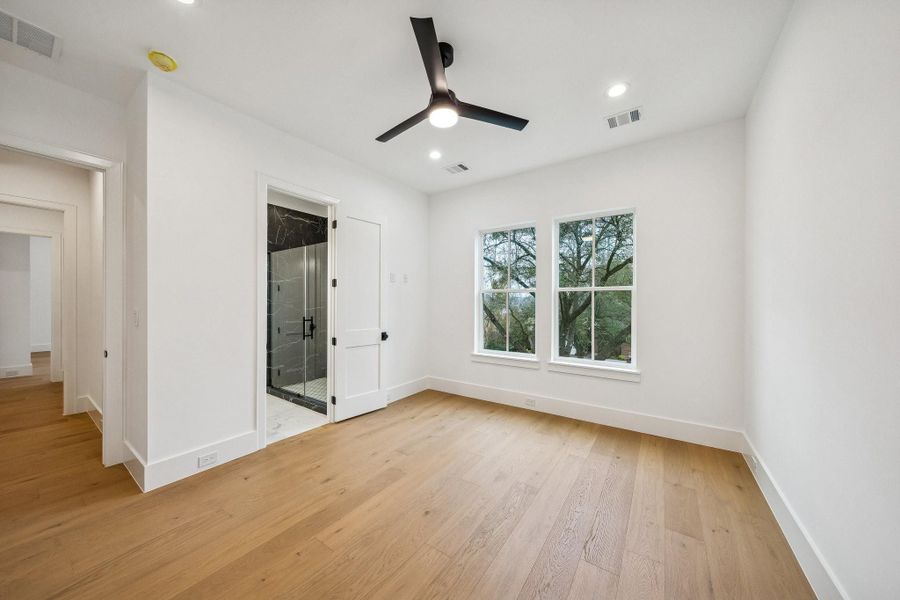 Spacious, unfurnished interior of a new home in , Bellaire (Image 32).