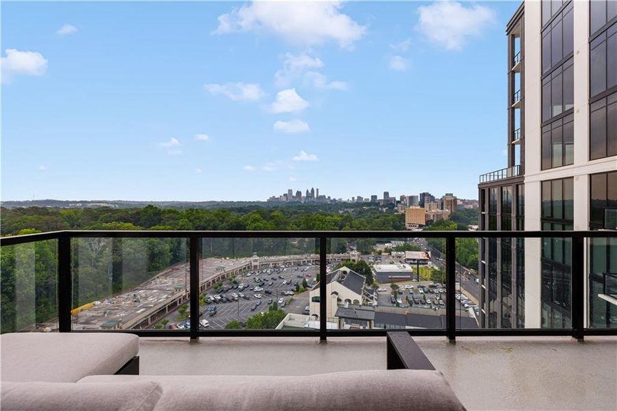 Condo located in Atlanta, GA showcasing its design and architecture (Image 23).