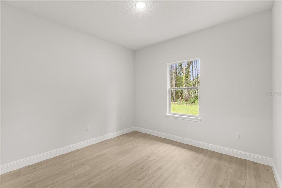 Spacious, unfurnished interior of a new home in , Ocala (Image 14).
