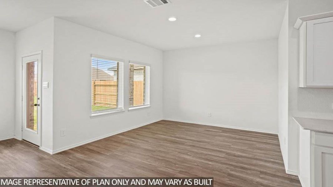 Spacious, unfurnished interior of a new home in Cypress Green, Tomball (Image 9).
