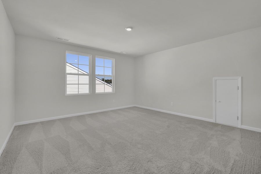 Spacious, unfurnished interior of a new home in River Tide Farms, Bolivia (Image 36).