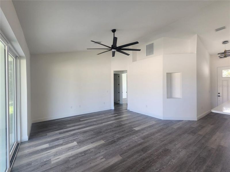 Spacious, unfurnished interior of a new home in , Dunnellon (Image 17).