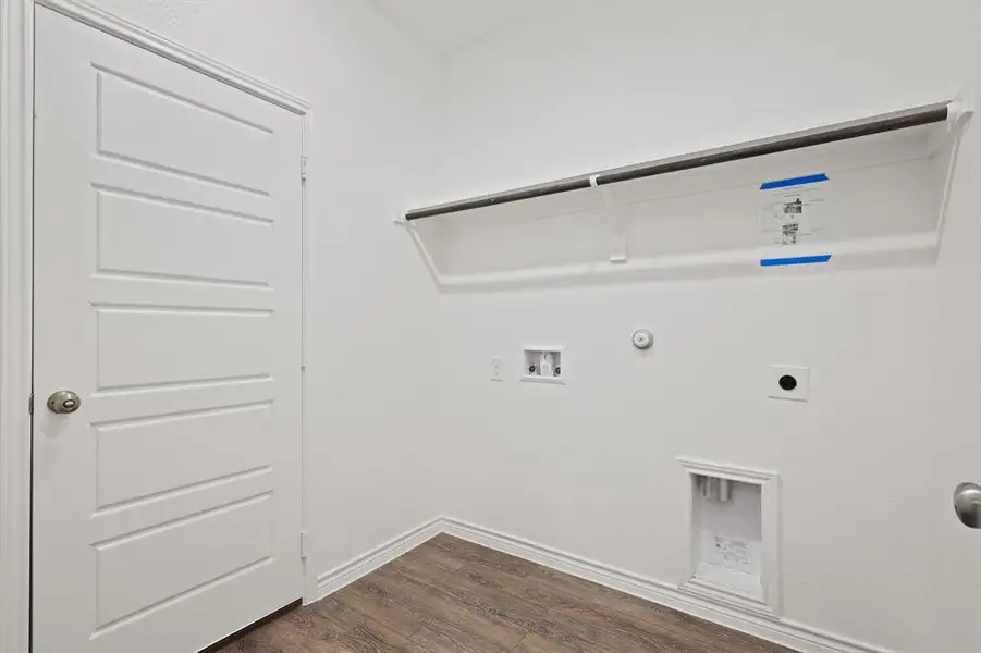 Spacious, unfurnished interior of a new home in Rocky Creek Crossing, Fort Worth (Image 13). Spacious, unfurnished interior of a new home in Rocky Creek Crossing, Fort Worth (Image 13).