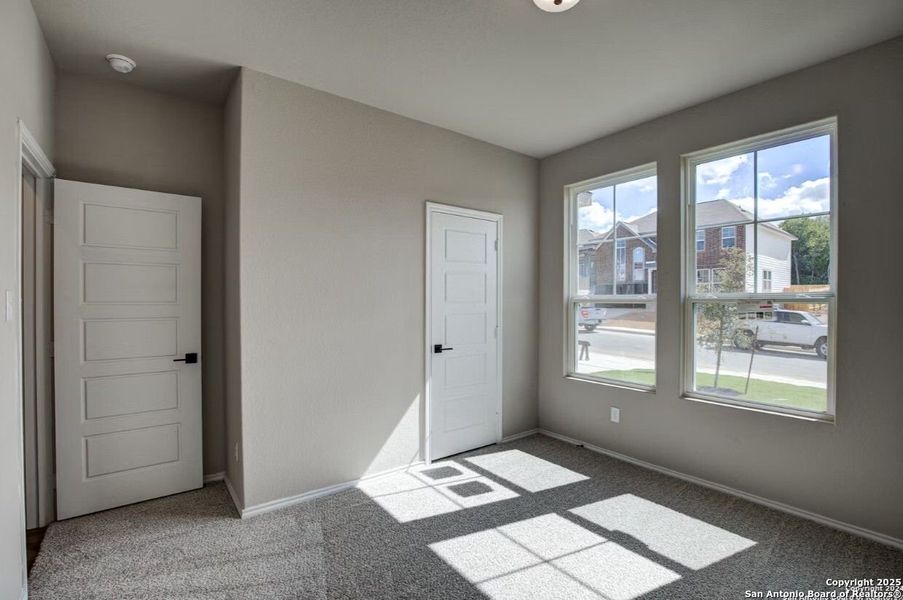 Image 29 of a home in Royal Crest.