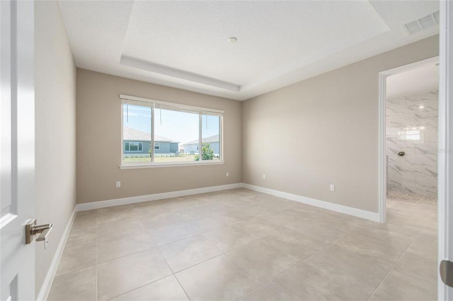 Spacious, unfurnished interior of a new home in , Ocala (Image 32).