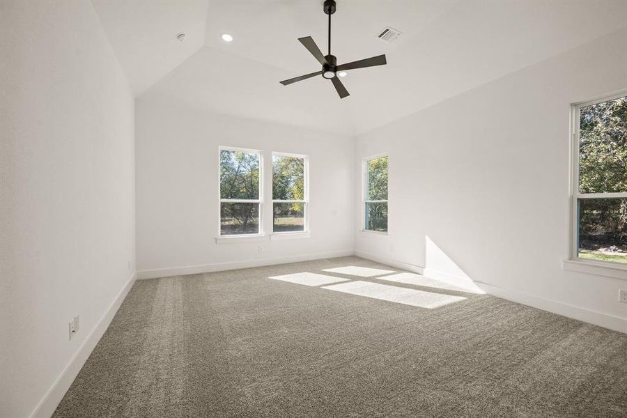 Spacious, unfurnished interior of a new home in Rolling Creek Ranch, Aledo (Image 34). Spacious, unfurnished interior of a new home in Rolling Creek Ranch, Aledo (Image 34).