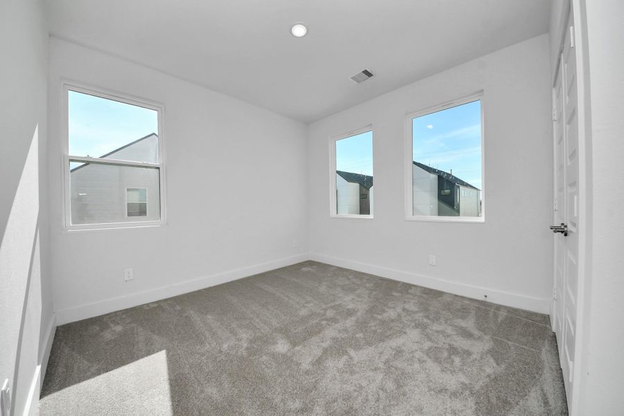 Spacious, unfurnished interior of a new home in , Houston (Image 19).