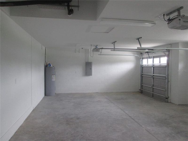 Spacious, unfurnished interior of a new home in , Ocala (Image 55).