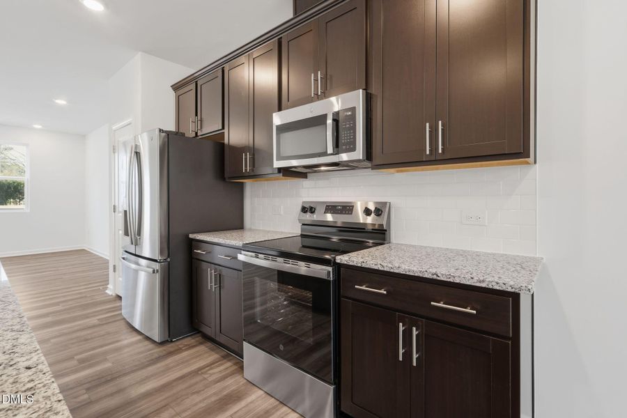 SUN_ElmGrove_Pic_Jackson_QMI_25_Kitchen_