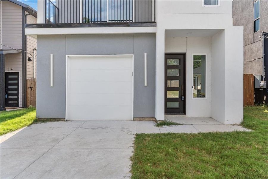 Exterior details and patio area of a home in , Dallas (Image 19).