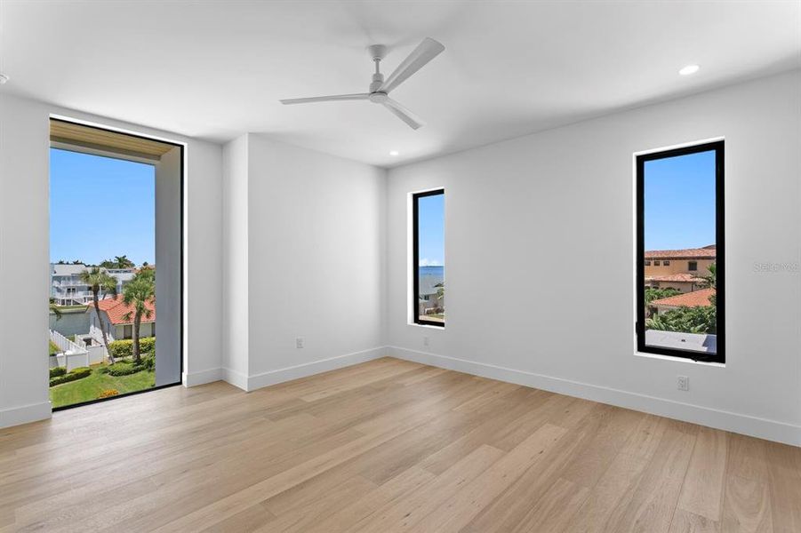 Spacious, unfurnished interior of a new home in , Tierra Verde (Image 53).