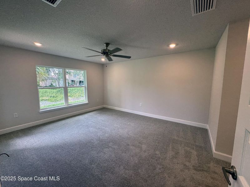 Spacious, unfurnished interior of a new home in Sebastian Highlands, Sebastian (Image 17).
