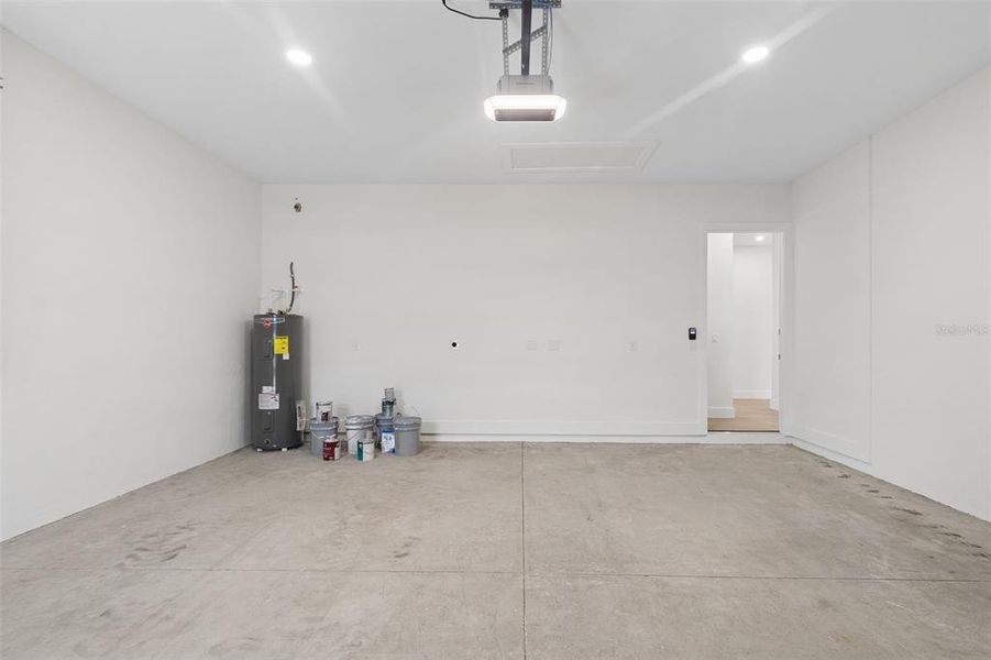 Spacious, unfurnished interior of a new home in , North Port (Image 47). Spacious, unfurnished interior of a new home in , North Port (Image 47).