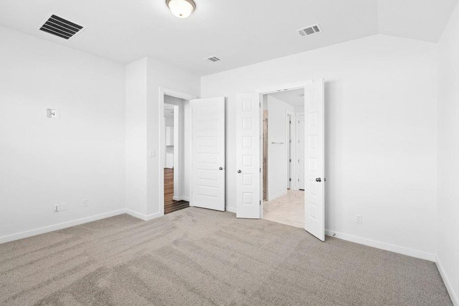 Spacious, unfurnished interior of a new home in The Colony, Bastrop (Image 16).