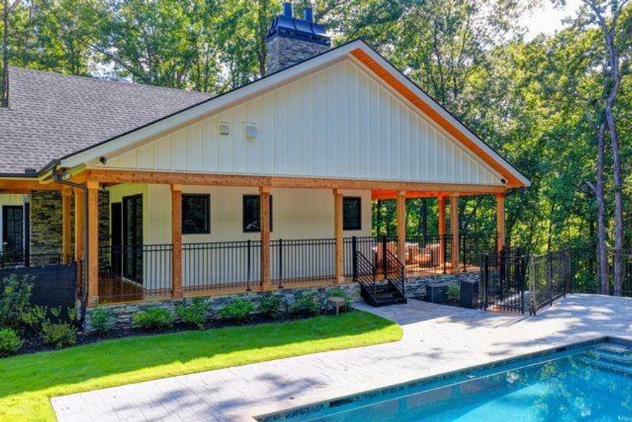 Exterior details and patio area of a home in , Gainesville (Image 30).