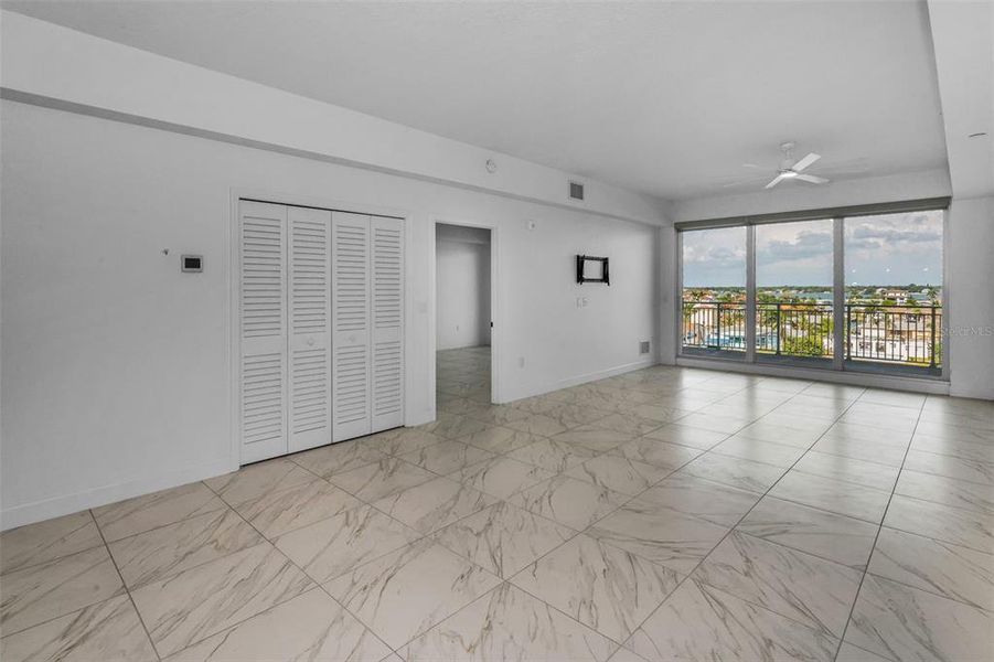 Spacious, unfurnished interior of a new home in , Clearwater Beach (Image 11).