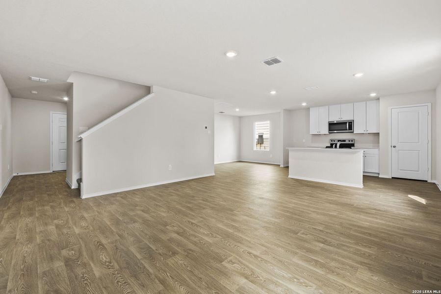 Spacious, unfurnished interior of a new home in Spring Valley, New Braunfels (Image 22).